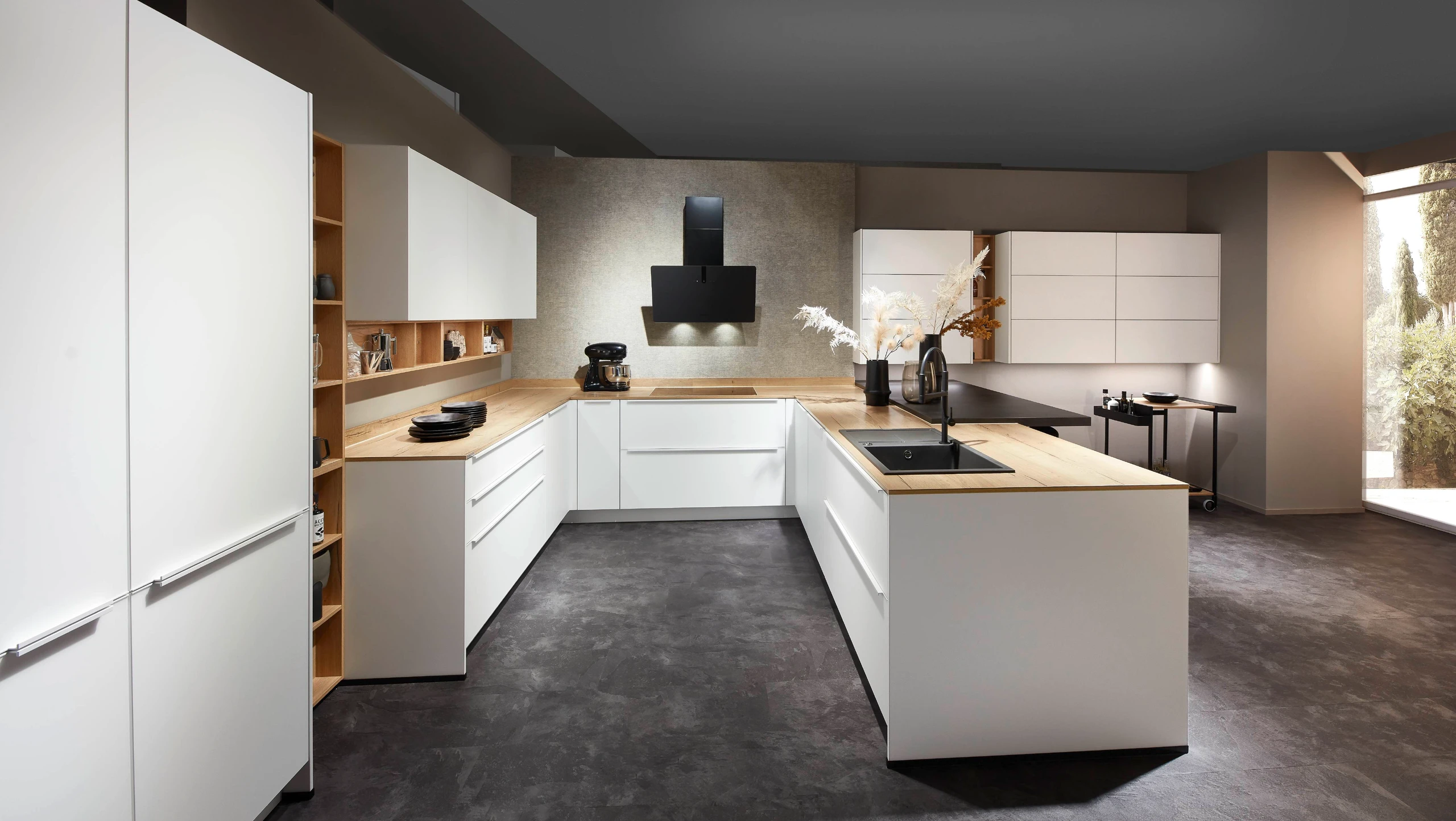 Crystal kitchen with glass-appearance finish